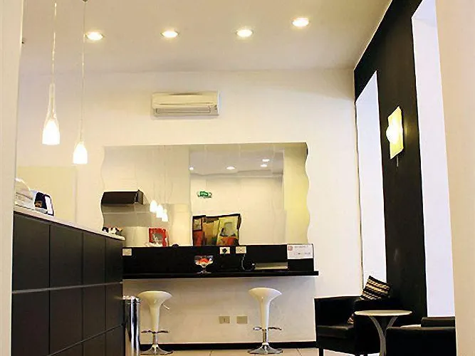 Paradiso Hotel 2*