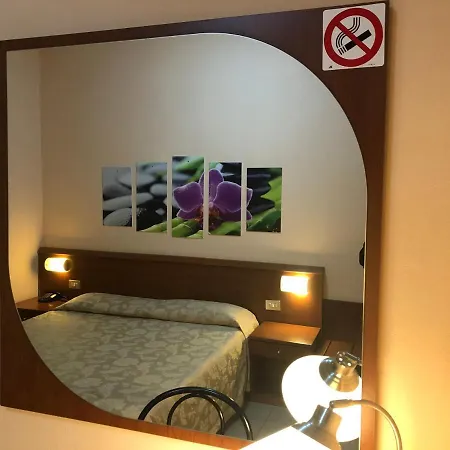 Ξενοδοχείο Paradiso 2*