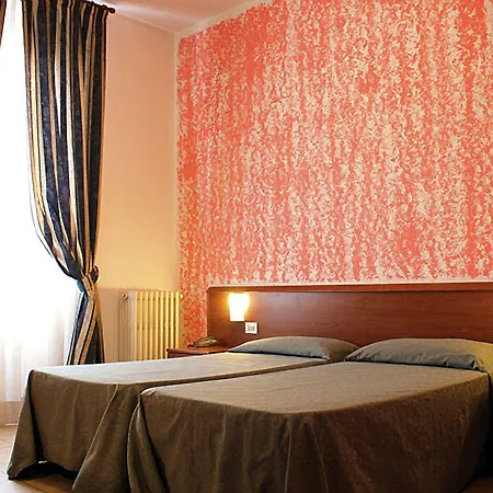 Szálloda Paradiso 2*